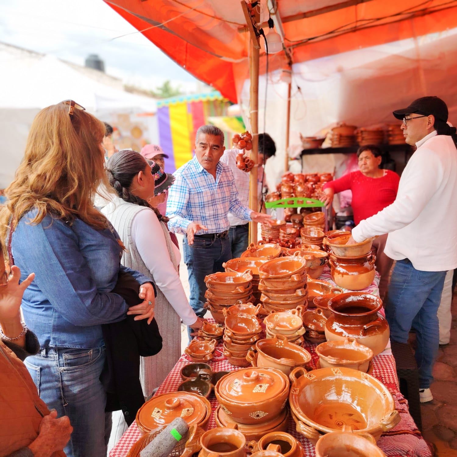 Delfino Suárez visita Tzompantepec y respalda el talento de artesanos tlaxcaltecas